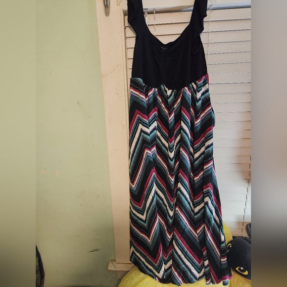 Chevron pattern dress with POCKETS! - Picture 2 of 3